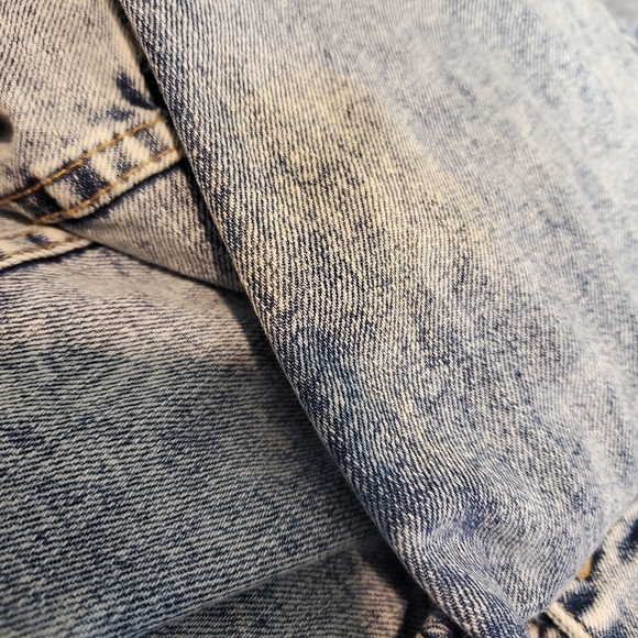 Guess Jean Jacket Unisex Jacket Brand: GUESS Los Angeles Size: L - Picture 14 of 15